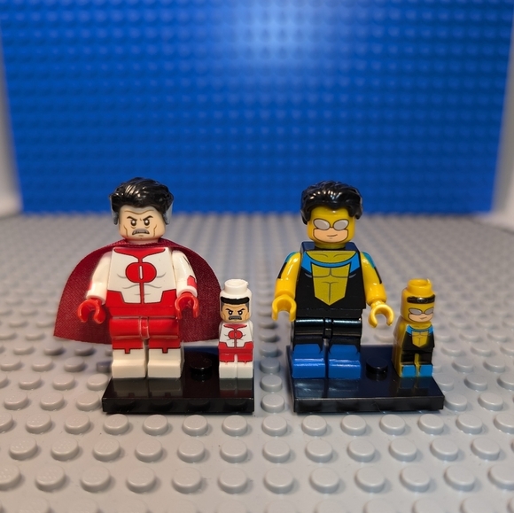 unbranded Other - 2 Minifigures- Invincible and Omni Man Anime Action Figure Collectible